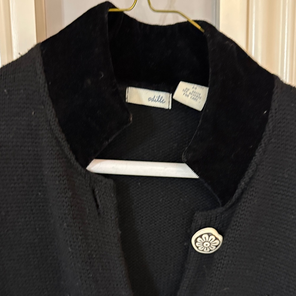 Elegant Black Floral Embroidered sweater coat - Picture 4 of 6